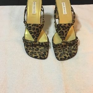 Ann Marino Dress heel sandal leopard print 9 1/2 M